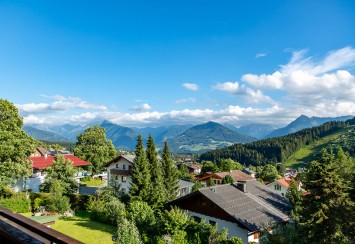 Ausblick vom Balkon auf die Bergwelt der Schladminger Tauern