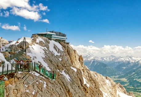 Dachsteinseilbahn mit Skywalk und Treppe ins Nichts